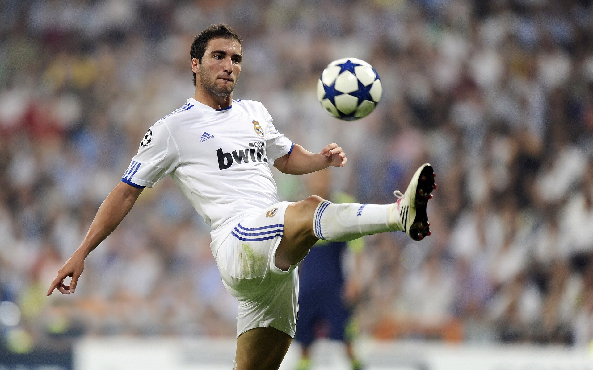 尼斯主场惜败，法甲卫冕梦或将破灭，尼斯主客场球衣